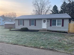 142 Tuscarawas Ave, Gnadenhutten, OH