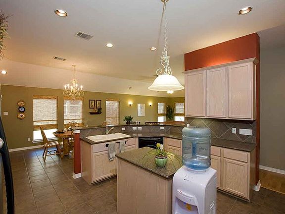 5th image of 1407 Katie Lynch Dr