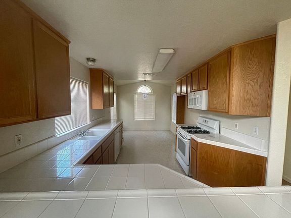 3rd image of 747 Savignon Blanc Ct