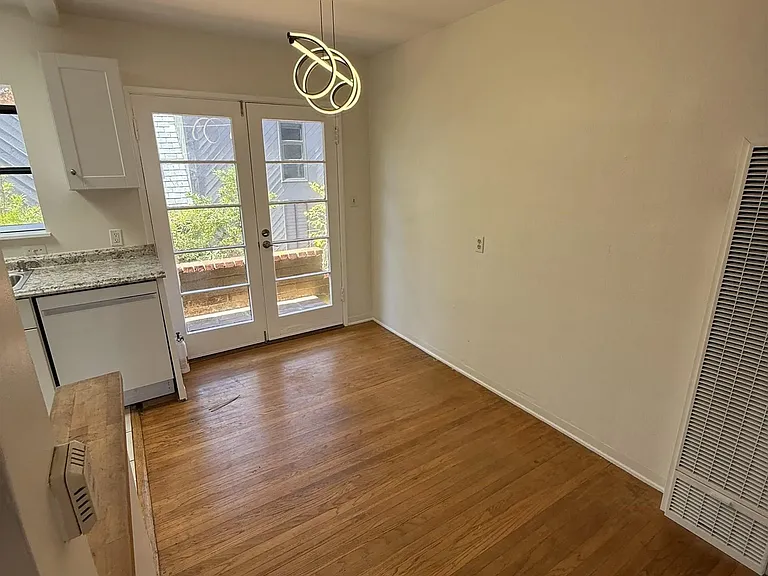 950 Stratford Ct — Photo 6