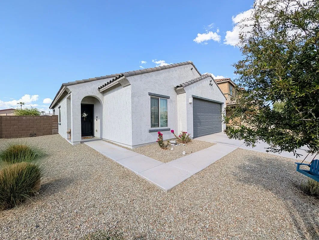3 bed, 2.0 bath, 1345 sqft, $1,898 — Photo 2