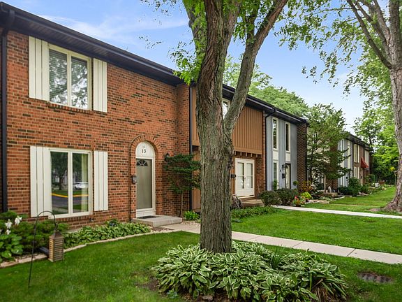 3rd image of 13 Dumbarton Oaks Pl
