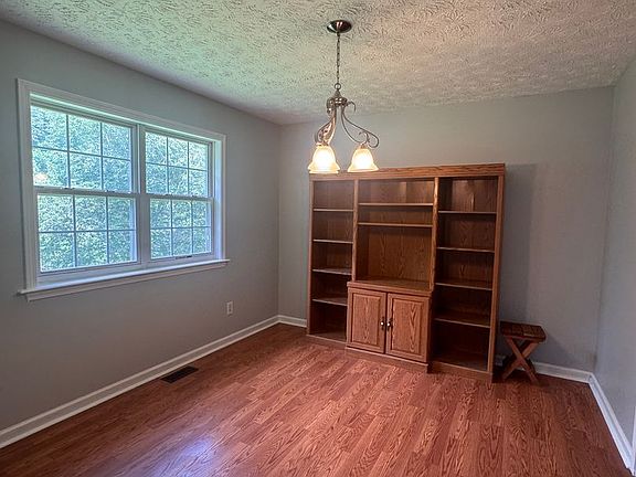 3rd image of 292 New Hope Rd