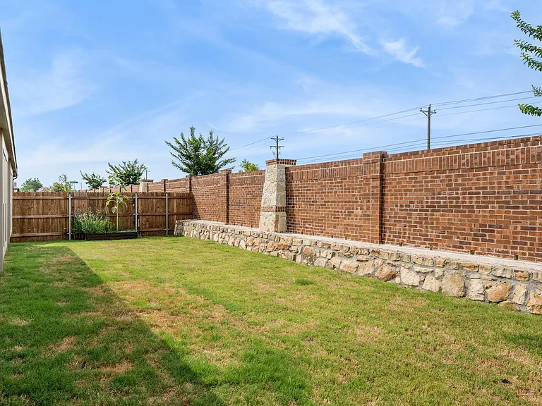 1514 Nighthawk Ln — Photo 23