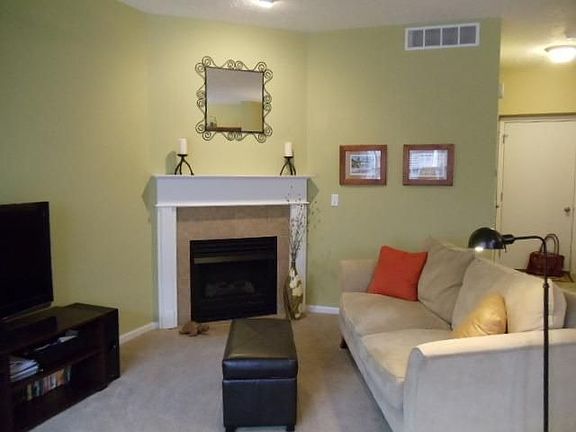 4th image of 604 Clayton Cir #3