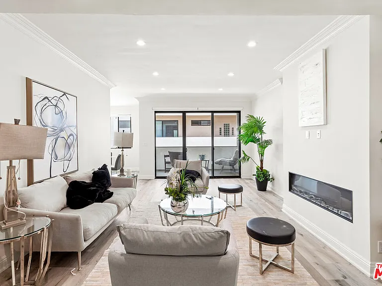 430 N Maple Dr #203 — Photo 6