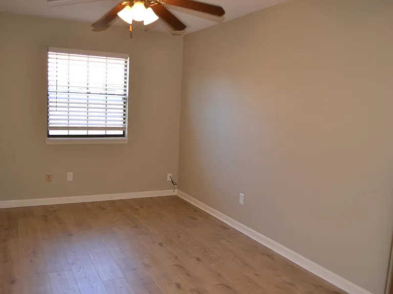 2041 Continental Ave — Photo 16