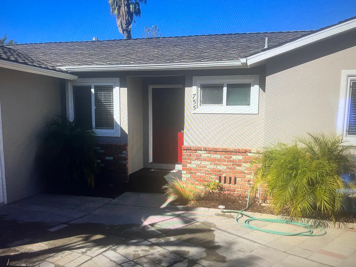 Building Photo - 755 Circle Dr