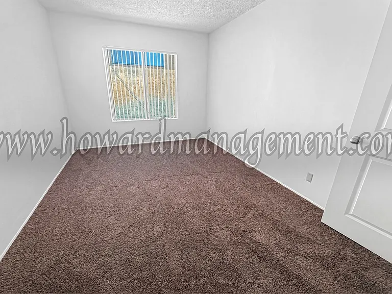 4256 Lindblade — Photo 18