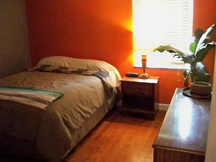 3 bed, 900 sqft, $1,800 — Photo 2