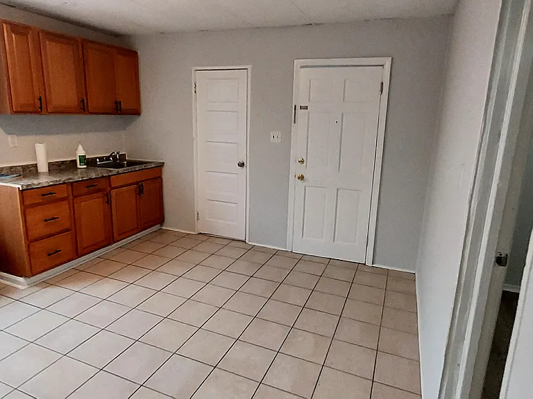 225 McBride Ave #3 — Photo 9