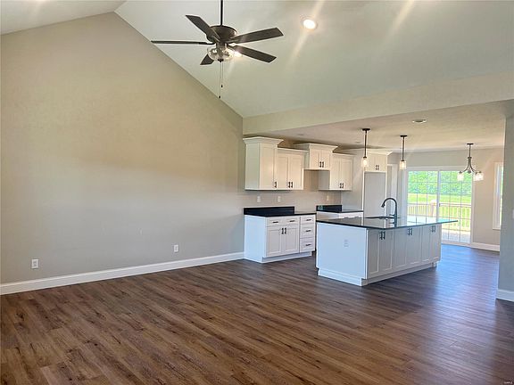 5th image of 483 Byrd Ct