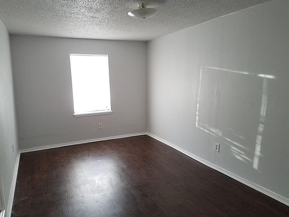5th image of 108 N Las Vegas Trl