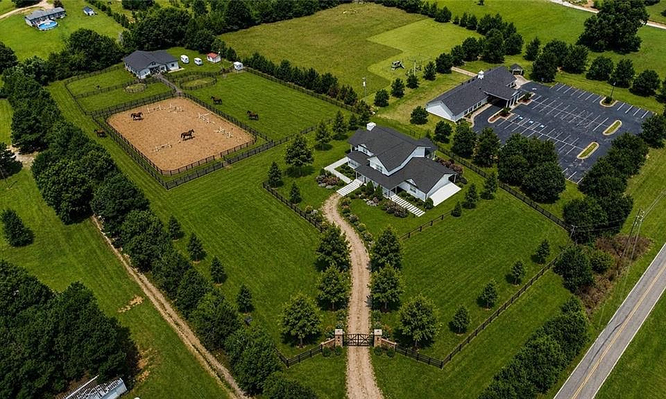 1st image of 540 Plantation Rd #7
