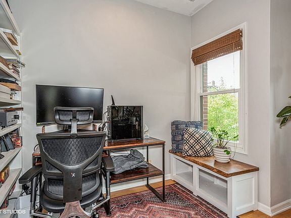 4th image of 2919 N Southport Ave APT 2