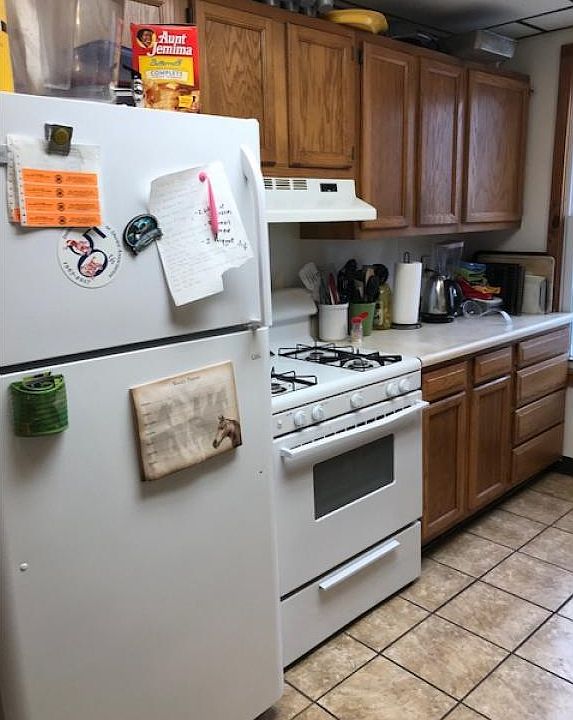 2nd image of 115 Cook St