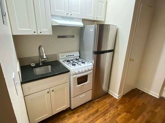 3rd image of 226 E 29th St #45