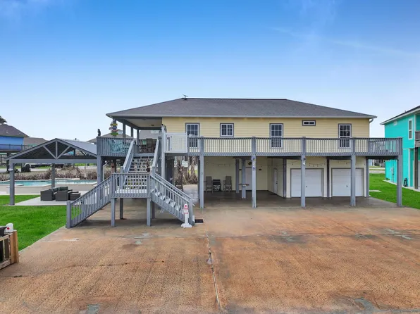 959 Tidelands Dr, Crystal Beach, TX 77650