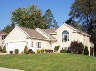 85 Riverchase Dr NE, Rockford, MI