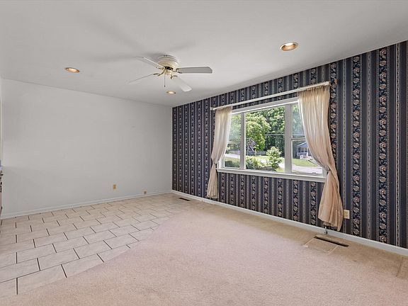 4th image of 10246 Scenic View Dr