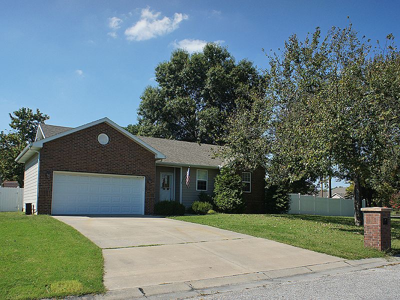 1st image of 1309 Lakewood Dr