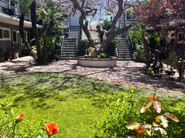 559 Cypress Dr APT E, Laguna Beach, CA 92651