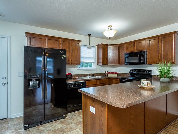 2nd image of 204 Tara Dawn Cir