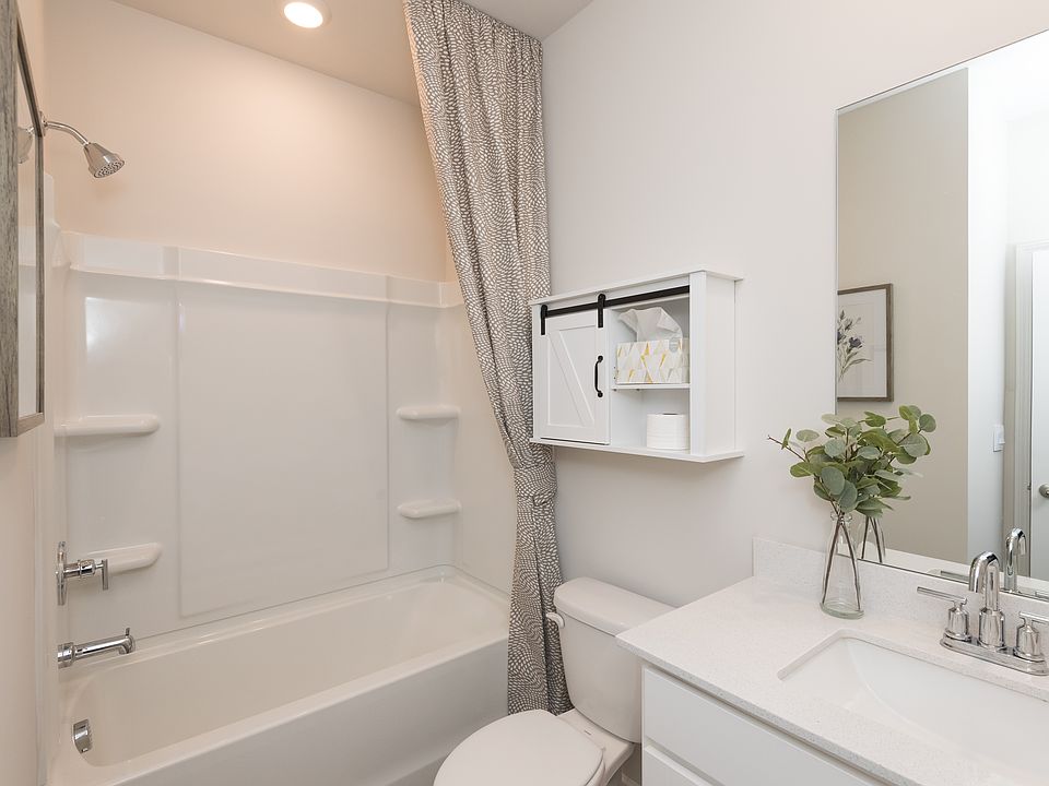 The Chatham floorplan with the Elemental White interior package modeled at Hamilton Crossing.