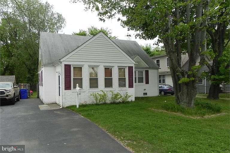 1st image of 304 Cedar Ave