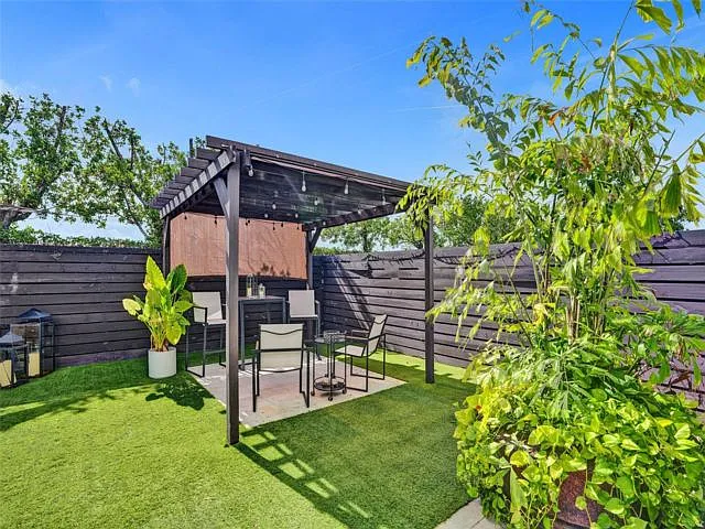 15501 NW 88th Ave — Photo 14