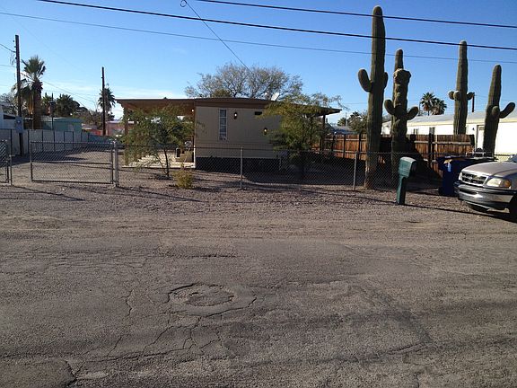 2nd image of 3343 N Kelvin Blvd