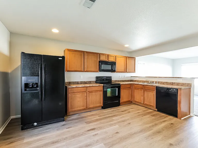 18609 E 45th Pl — Photo 9