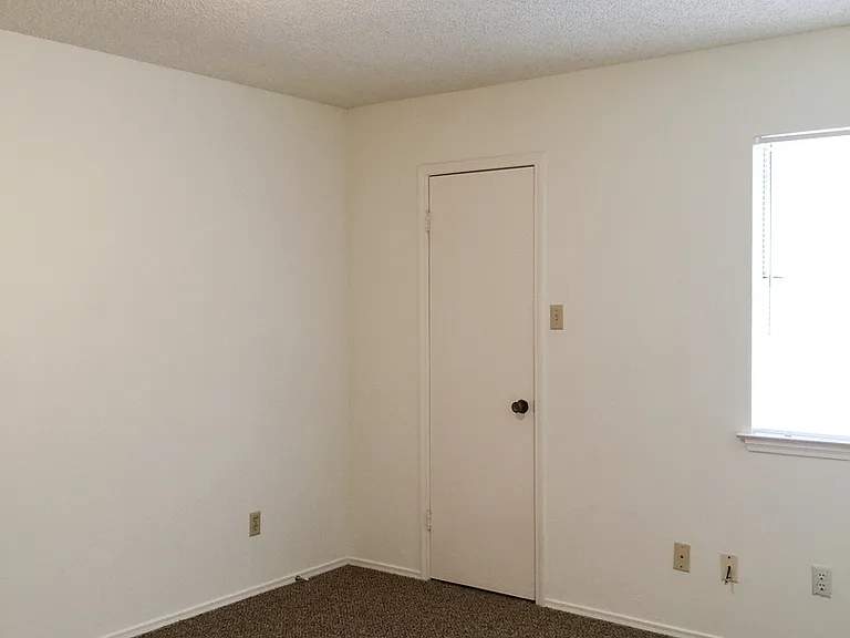 5714 Wilshire Dr — Photo 8