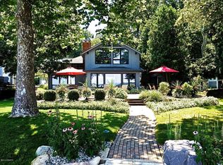 1156 Burlington Dr, Hickory Corners, MI 49060