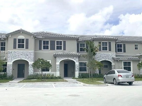 5th image of 2636 SE 15th Ct #2636