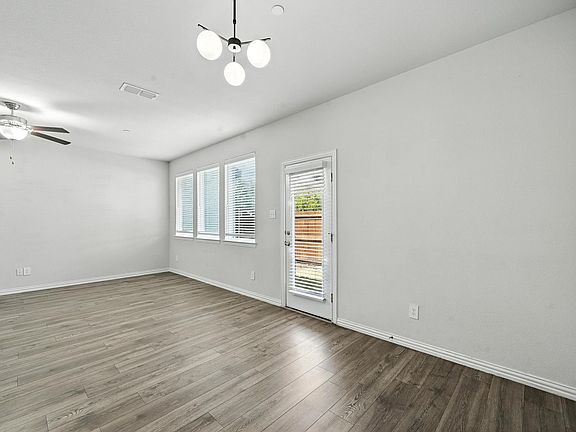 5th image of 1102 Bowie Dr