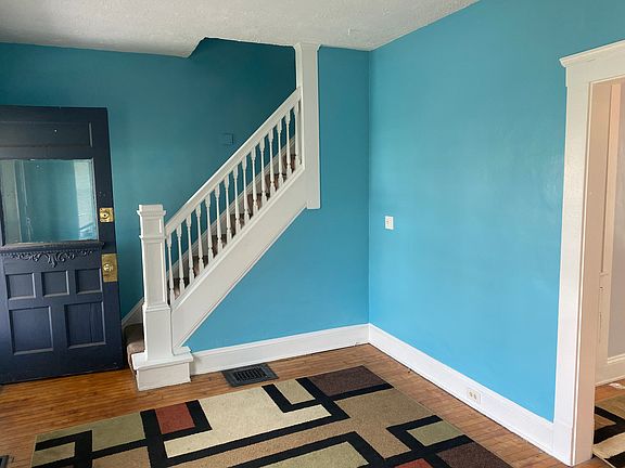 4th image of 1297 Hird Ave