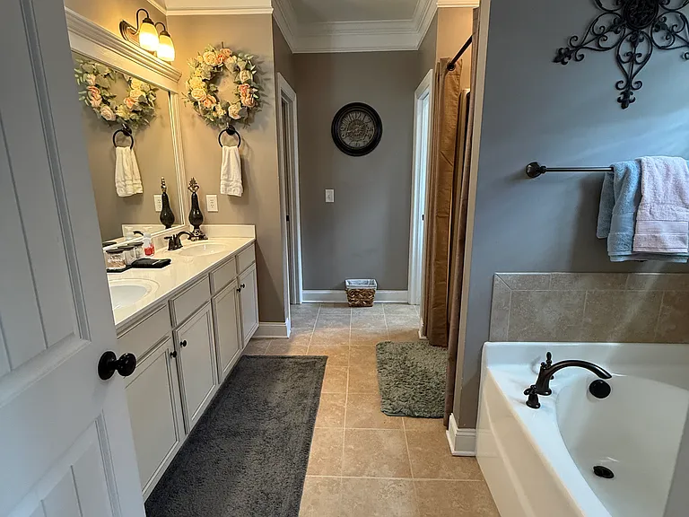 122 Ramsbrook Dr — Photo 14