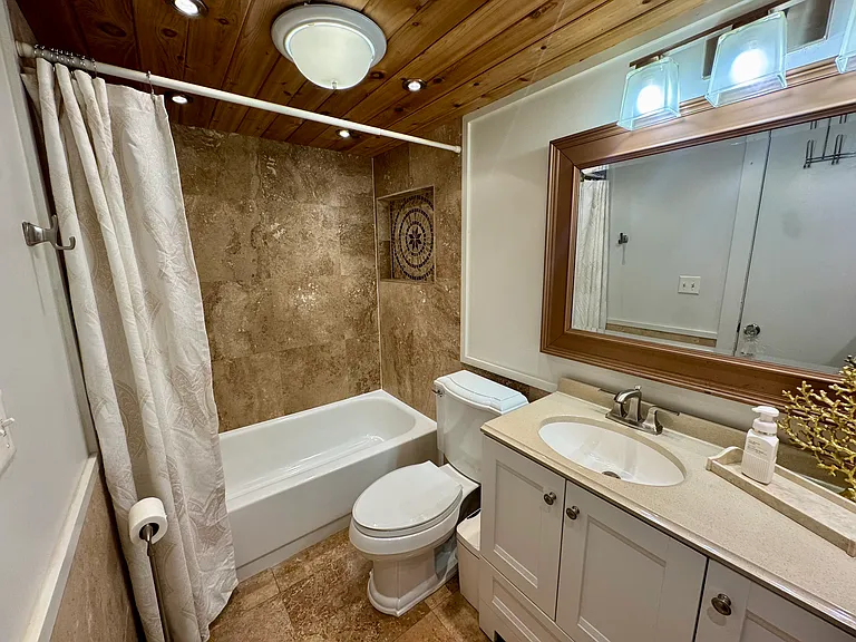 221 13th Ave N #102 — Photo 15
