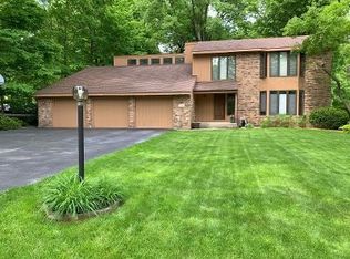 110 E Foster Ave, Roselle, IL 60172