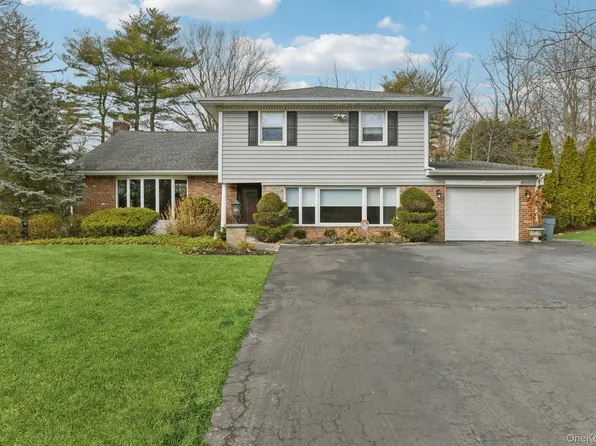 14 Fairway Drive, Great Neck, NY 11020