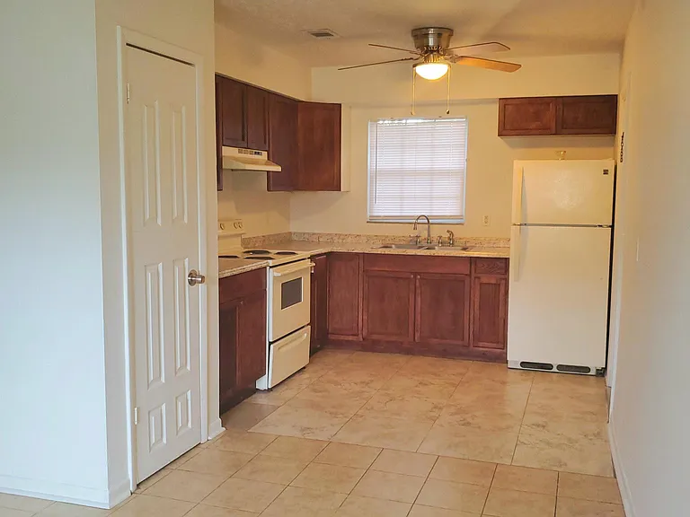 1411 E Chilkoot Ave #A — Photo 6