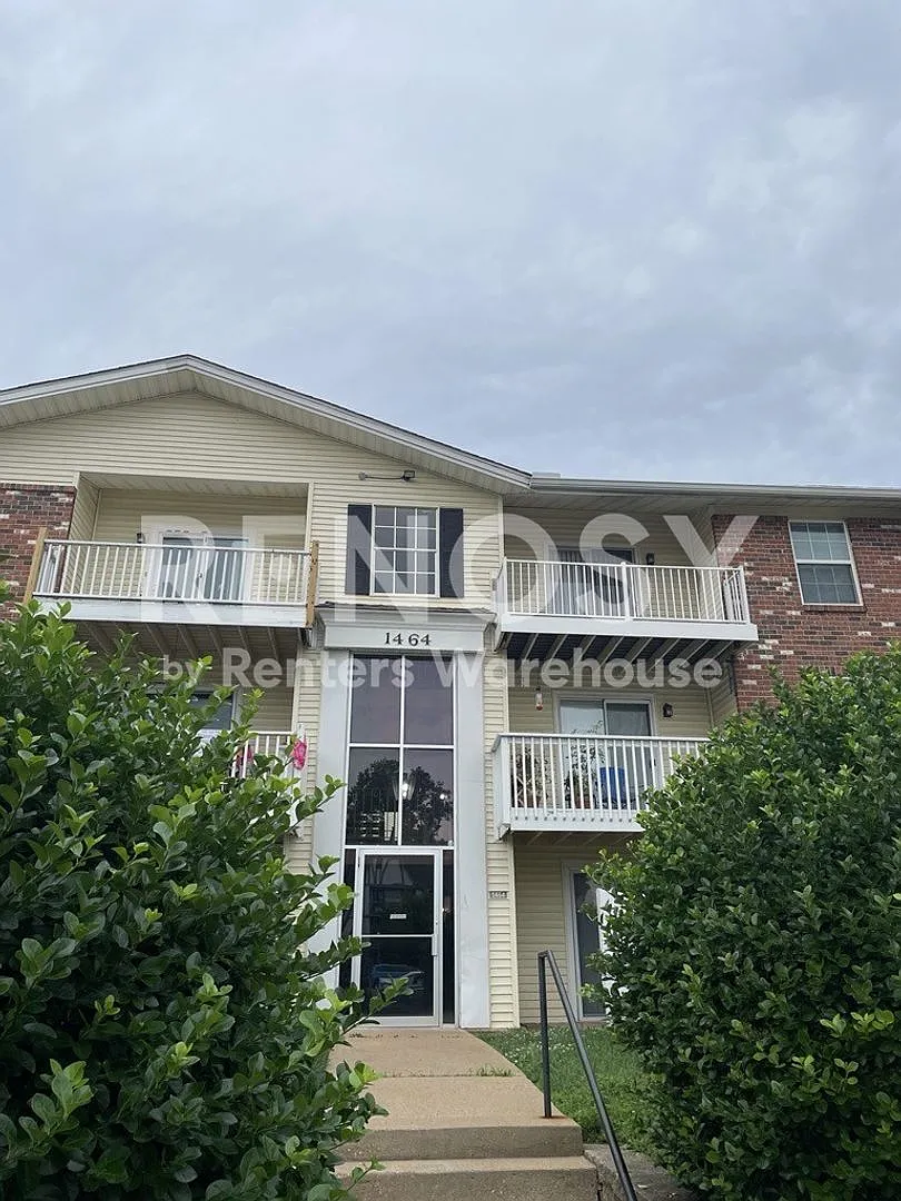Two bed two bath condo unit in the heart of Saint Charles - See Special Offer! — Photo 3