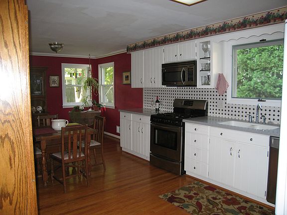 5th image of 38 Garden Dr