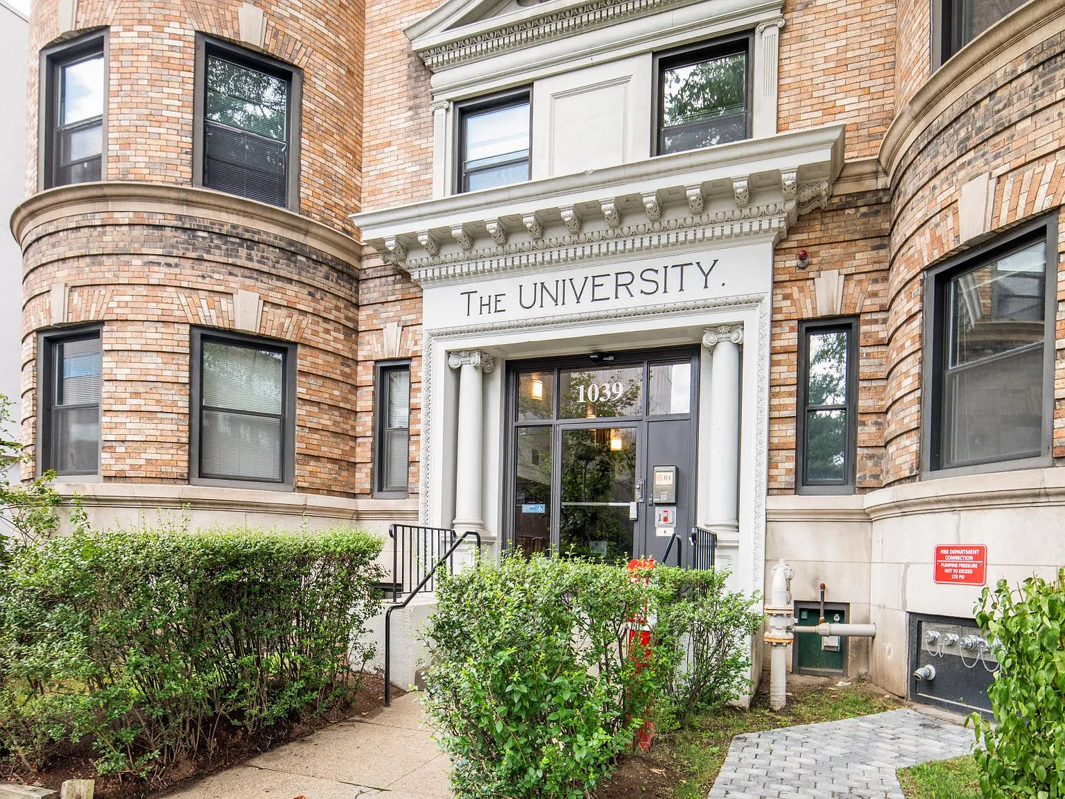 The University — Photo 1