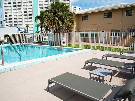 5th image of 4109 N Ocean Dr #10