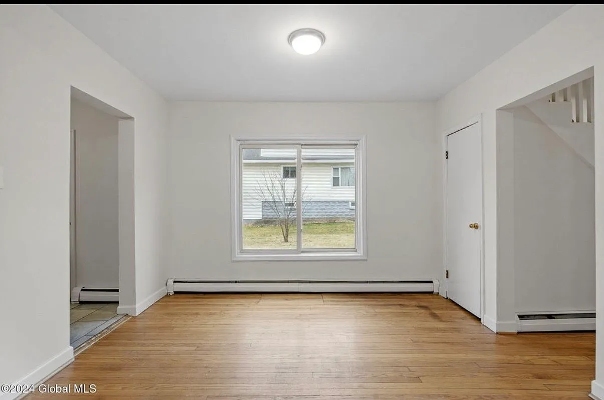 3 bed, 1652 sqft, $2,400 — Photo 4
