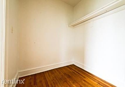 7102 S Luella Apartments Chicago Closet_1