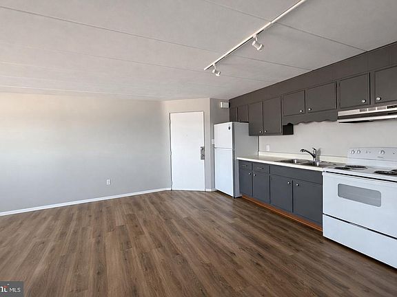 3rd image of 283 Park St APT C15