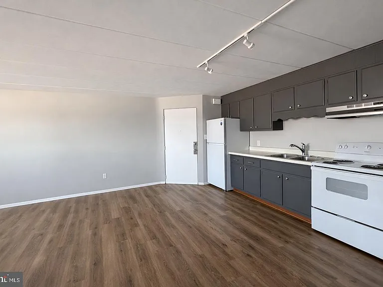 283 Park St #C15 — Photo 3